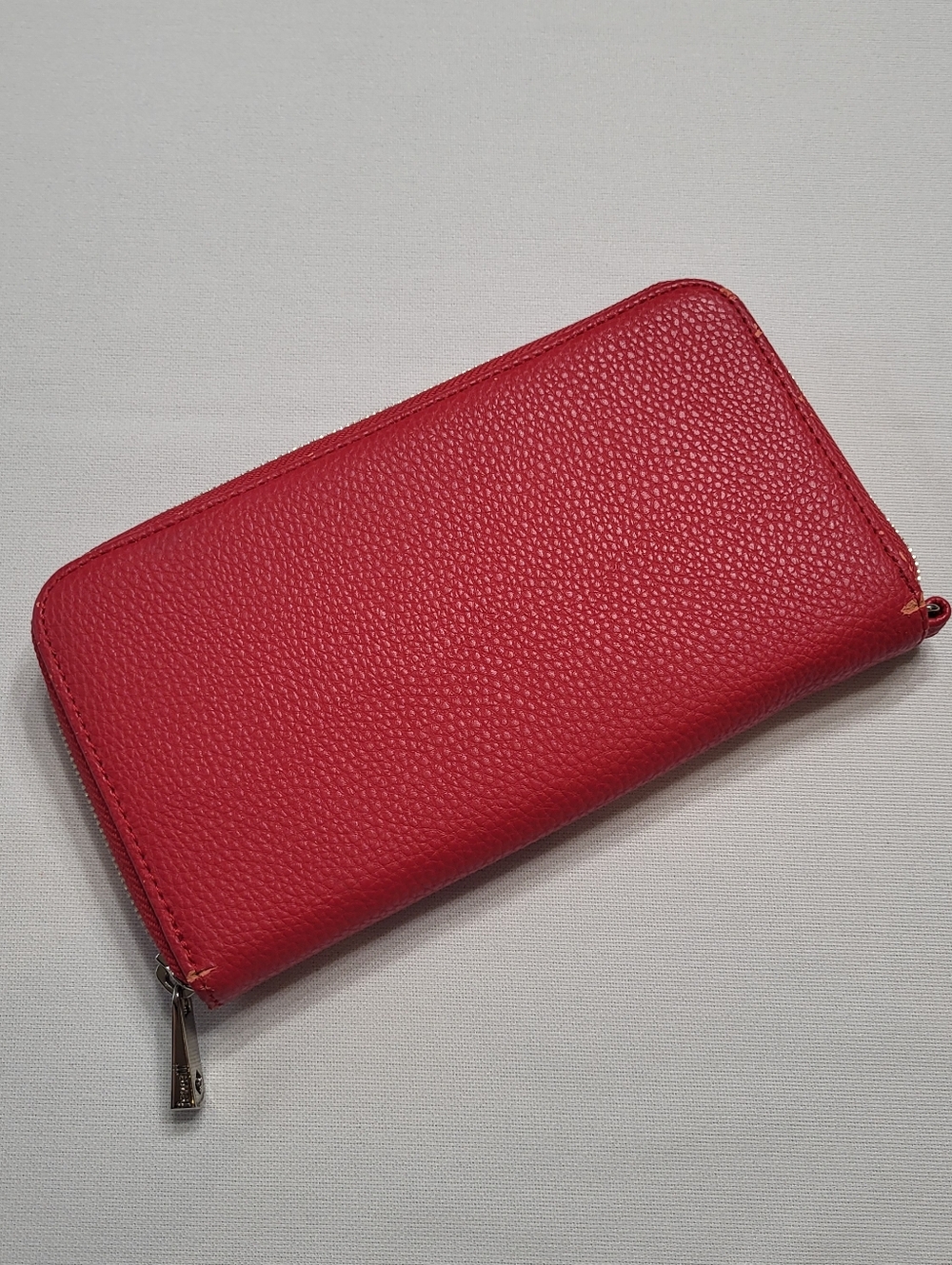 Jewell by Thirty-One Red Zipper Clutch Wallet with Gold Accent Hardware